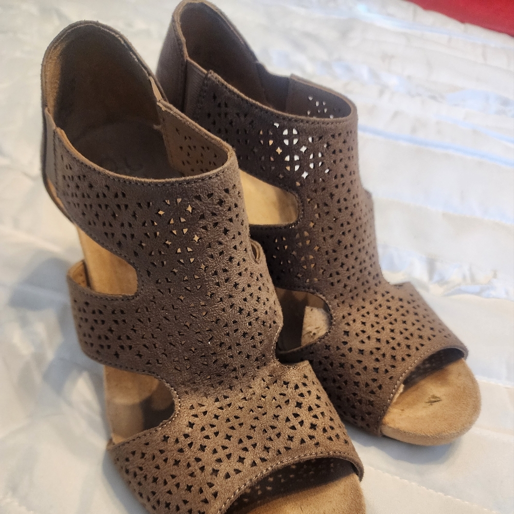 Life stride wedge shoes size 8